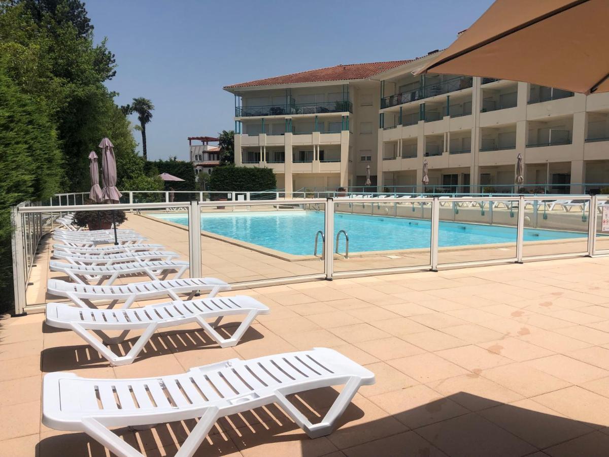 Studio au calme avec piscine, face golf, parking gratuit, tout à pied à 10mn centre ville Ciboure Esterno foto